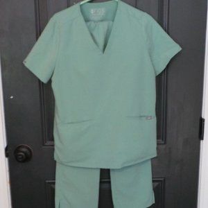 FIGS scrubs set - Mint Green